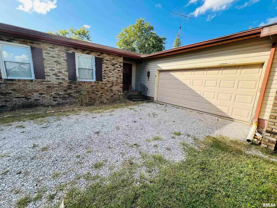 295 Country Acres Road, Eldorado, IL 62930-3461 - Image #3