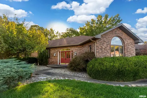 600 Deer Lake Drive West, Carbondale, IL 62901