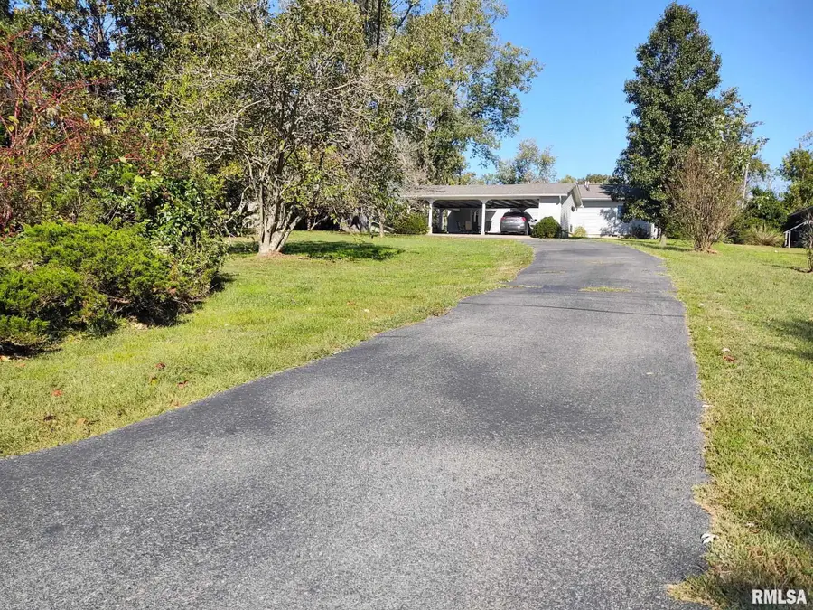 901 Locust Street, Vienna, IL 62995 - Image #3