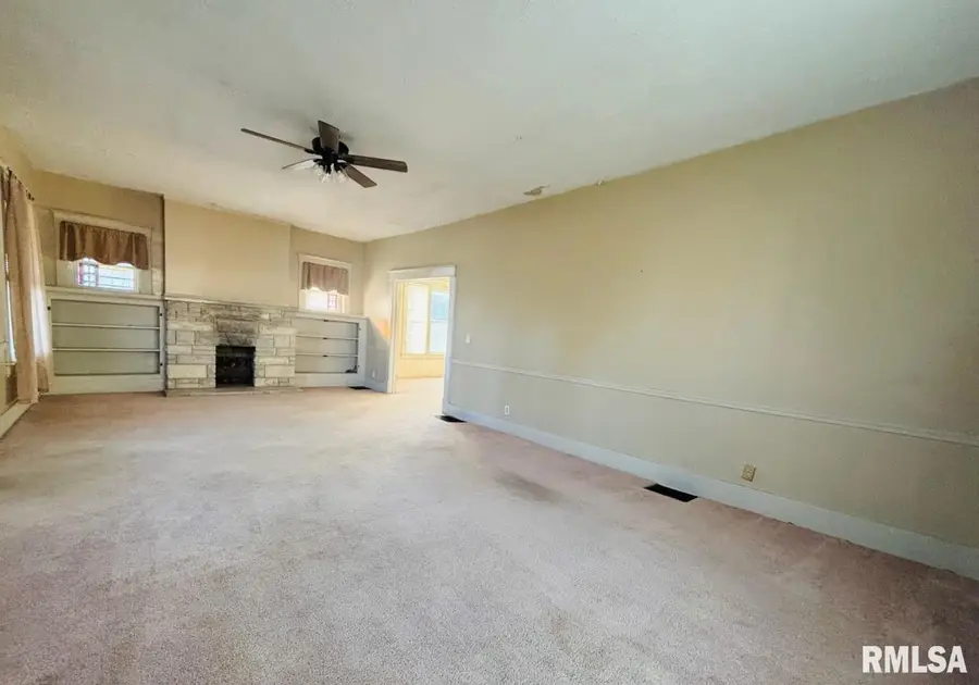 310 W Walnut Street, Carbondale, IL 62901 - Image #2