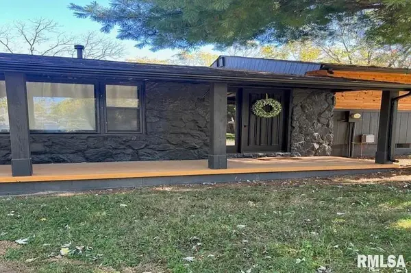 1303 N Maple Street, Carterville, IL 62918