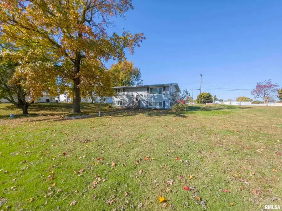 608 Copp Avenue, Mount Carmel, IL 62863-9998 - Image #3