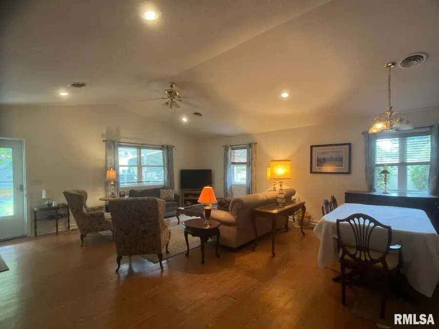 617 N 10th Street, Herrin, IL 62948 - Image #2