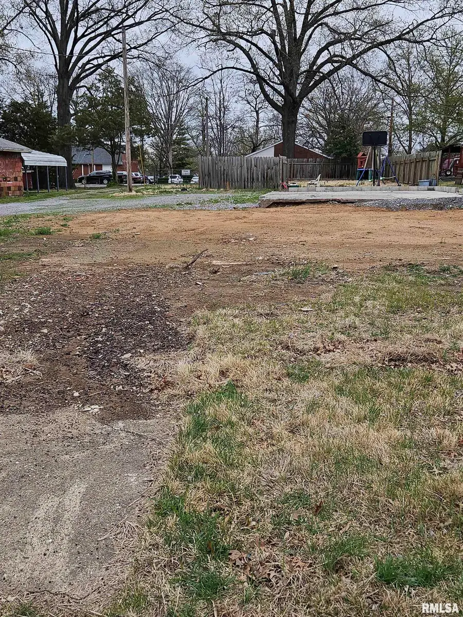 618 S Mckinley Street, Harrisburg, IL 62946 - Image #2