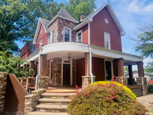 521 N Locust Street, Flora, IL 62839