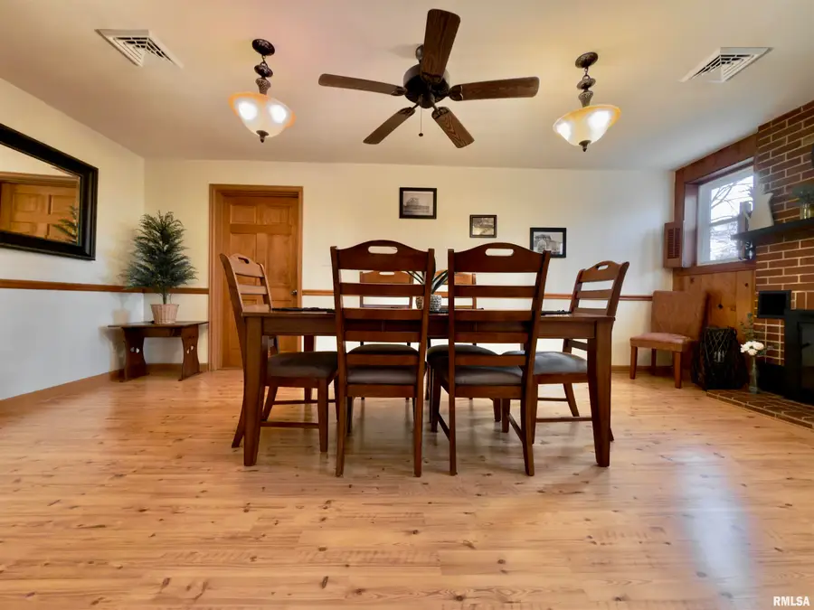 222 Hickory Street, Flora, IL 62839 - Image #3