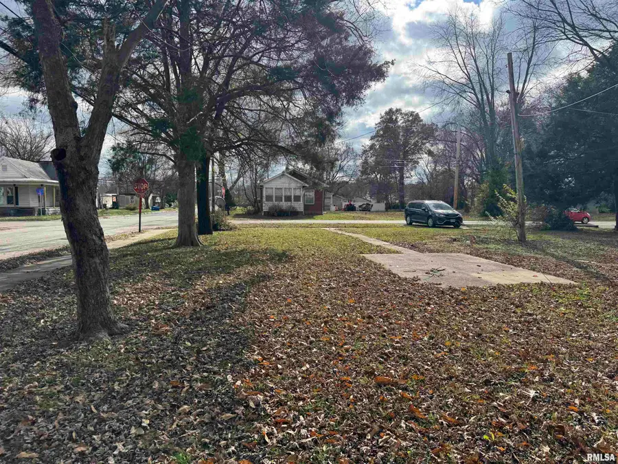 602 W 3rd Street, Flora, IL 62839 - Image #2