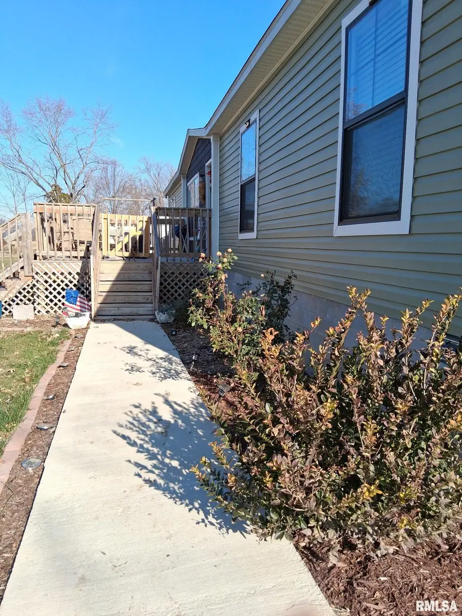 1300 Jackson Avenue, Sandoval, IL 62882 - Image #2