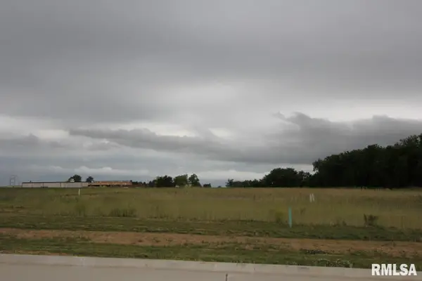 6505 W Ironwood Drive, Edwards, IL 61528