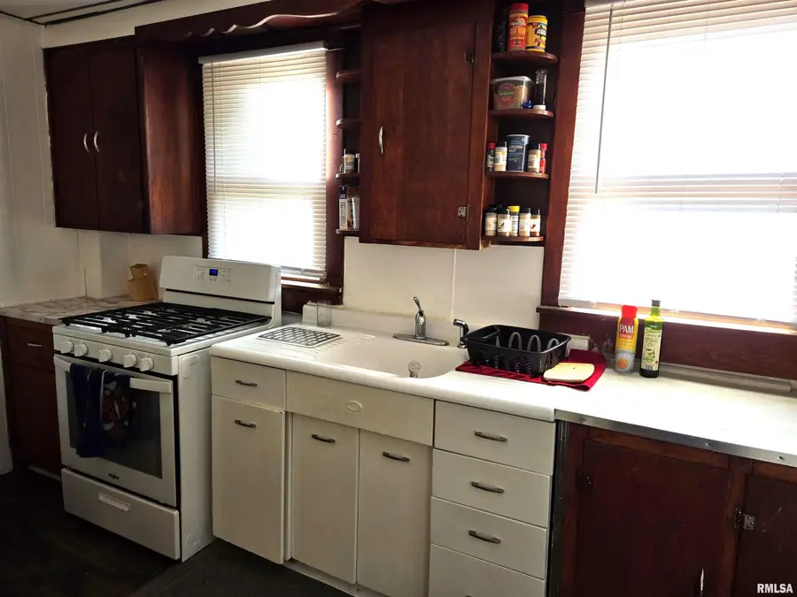 564 S Main Street, Canton, IL 61520 - Image #2