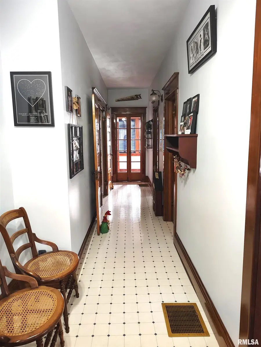 458 W Pine Street, Canton, IL 61520 - Image #2