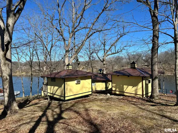 14944 E Shochonie Point, Cuba, IL 61427