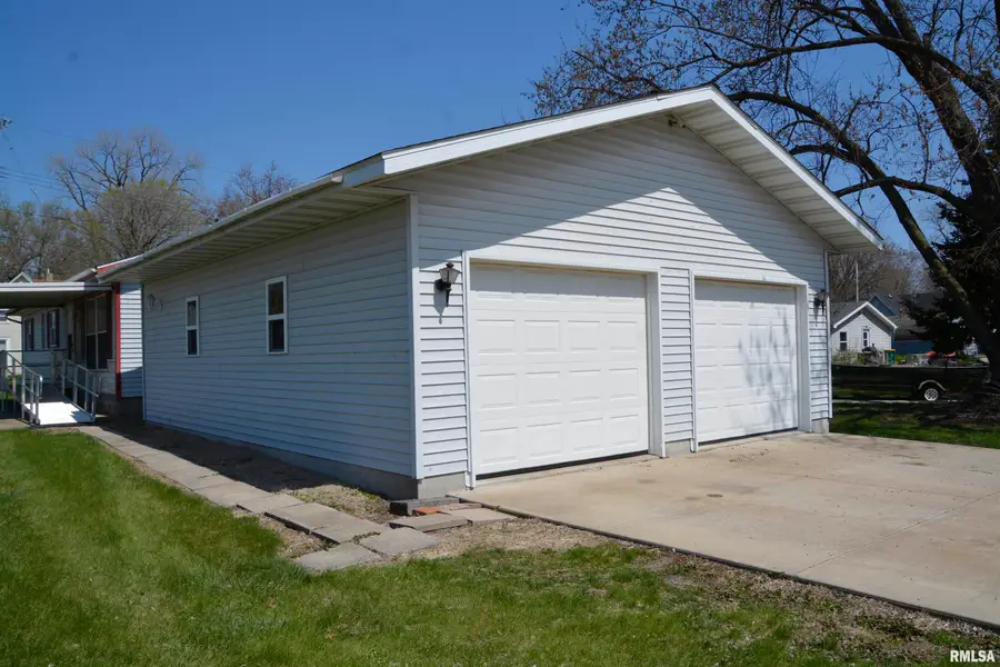 407 S Ward Street, Macomb, IL 61455 - Image #2