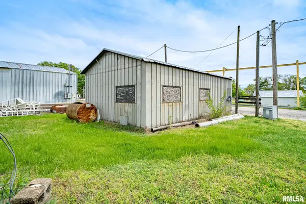 100 S Main Street, Forest City, IL 61532