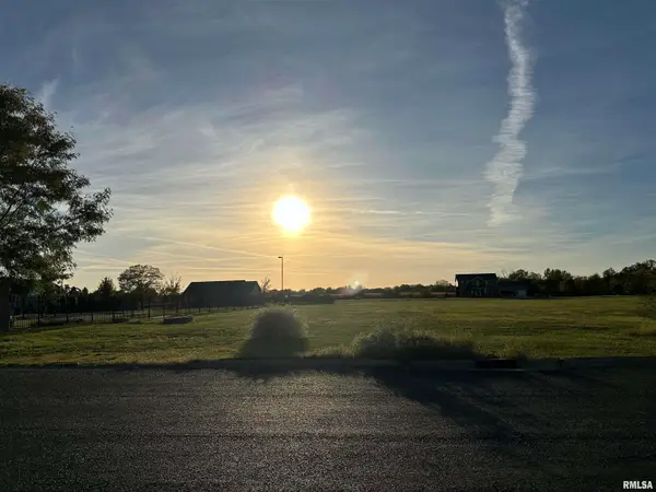 301 Savannah Lane, Washington, IL 61571