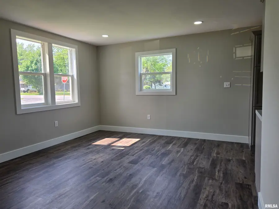 433 N Prairie Avenue, Macomb, IL 61455 - Image #3