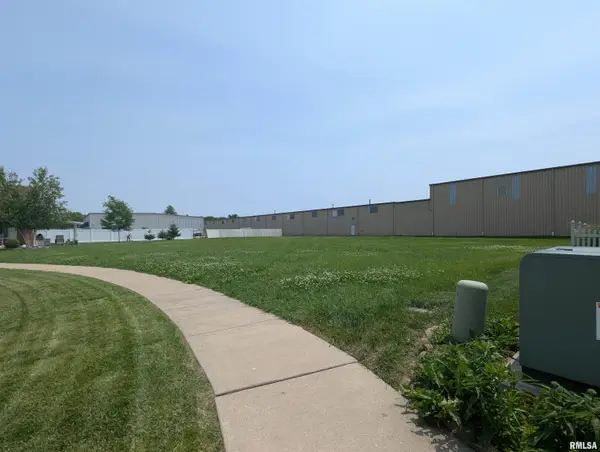 W Correll Court, Bartonville, IL 61607