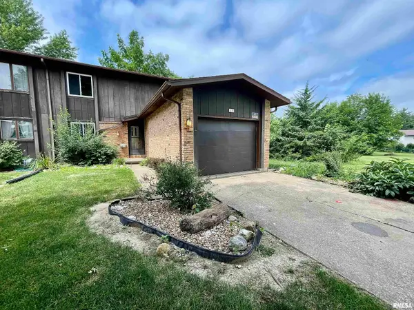 15 Cedar Drive, Macomb, IL 61455