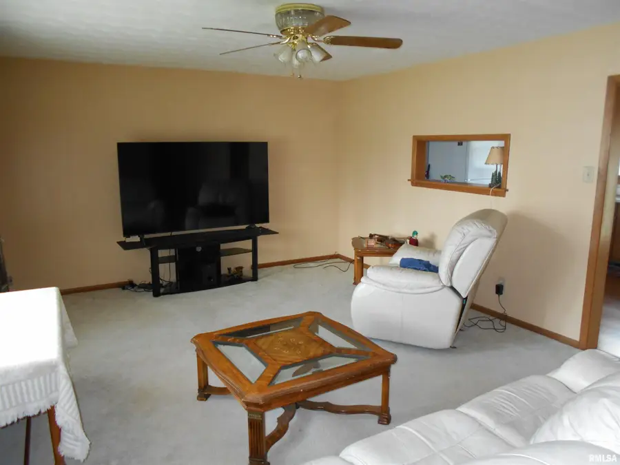 134 W Osborne Street, Bushnell, IL 61422 - #2