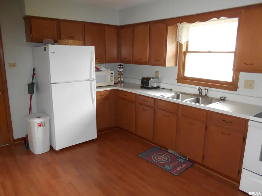 134 W Osborne Street, Bushnell, IL 61422 - #3