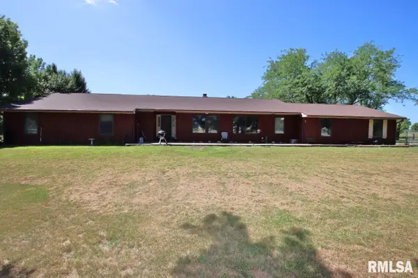 1668 825th Avenue, Lincoln, IL 62656