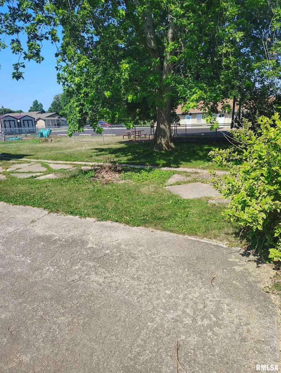 1340 E Ash Street, Canton, IL 61520 - Image #2