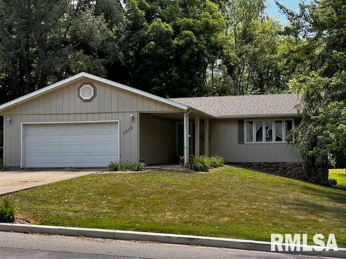 1415 E Sycamore Street, Canton, IL 61520 - Image #1