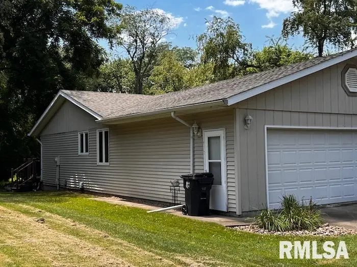 1415 E Sycamore Street, Canton, IL 61520 - Image #2