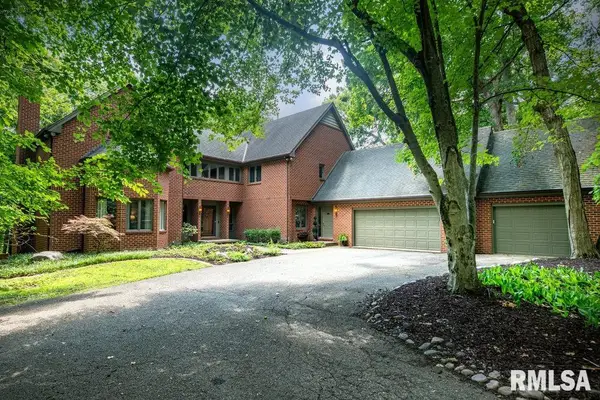 408 W Ravinwoods Road, Peoria, IL 61615