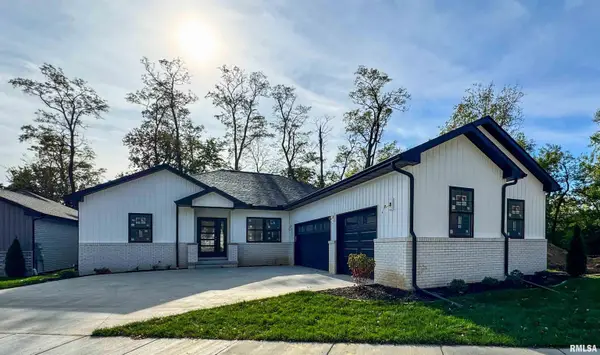 2716 W Woods Edge Drive, Peoria, IL 61614