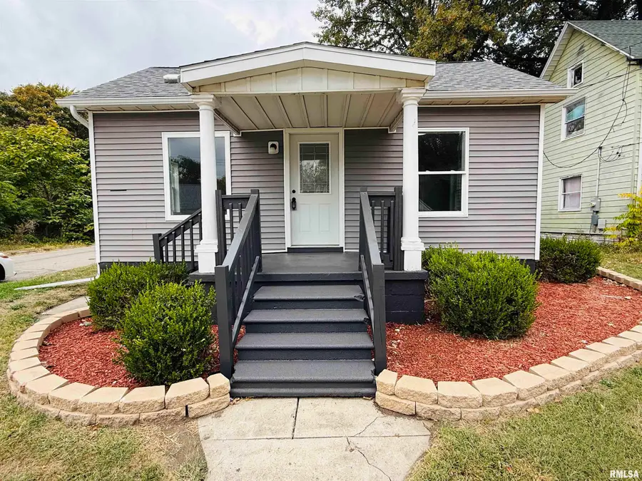 233 W Spruce Street, Canton, IL 61520 - Image #2