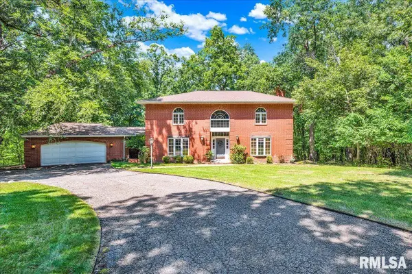 319 W Ravinwoods Road, Peoria, IL 61615