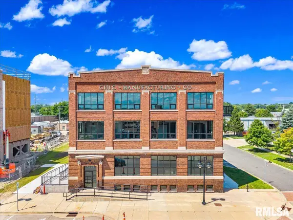 1001 SW Adams Street #204, Peoria, IL 61602