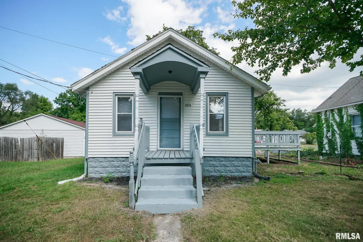 908 N 3rd Street, Pekin, IL 61554 - #1