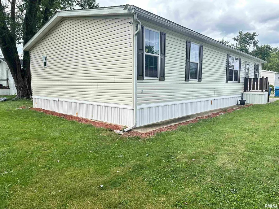 319 Avenue F, Bloomington, IL 61704 - Image #2