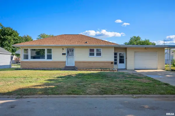 6 Dirksen Court, Pekin, IL 61554