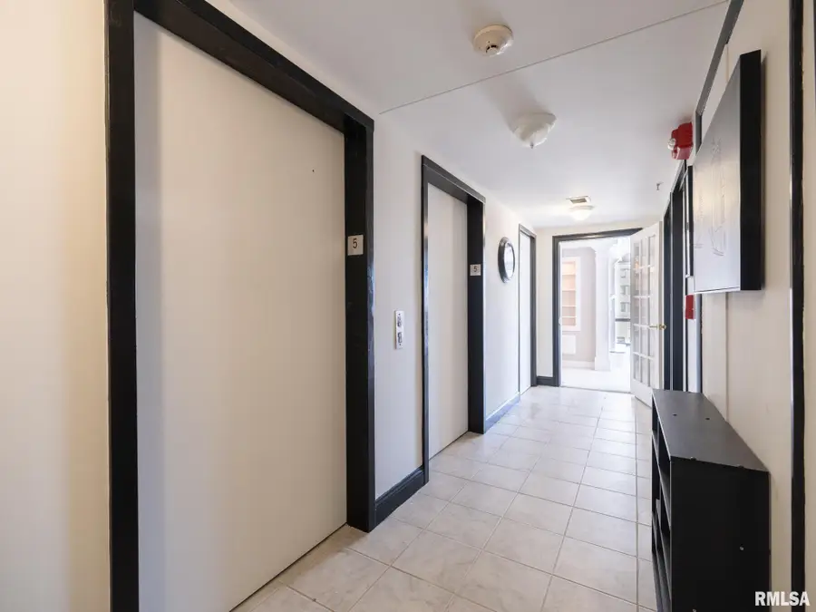 123 SW Jefferson Street #E5, Peoria, IL 61602 - Image #2