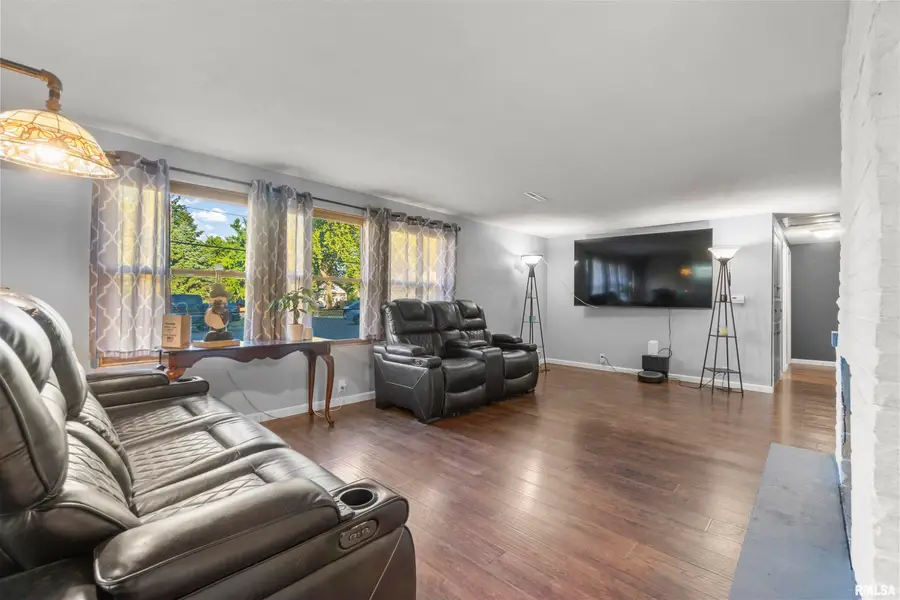 501 N Wood Street, Washington, IL 61571 - Image #3