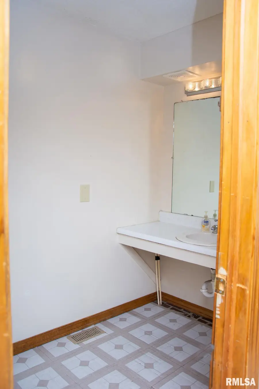 720 Wigwam Hollow Road #1, Macomb, IL 61455 - Image #3