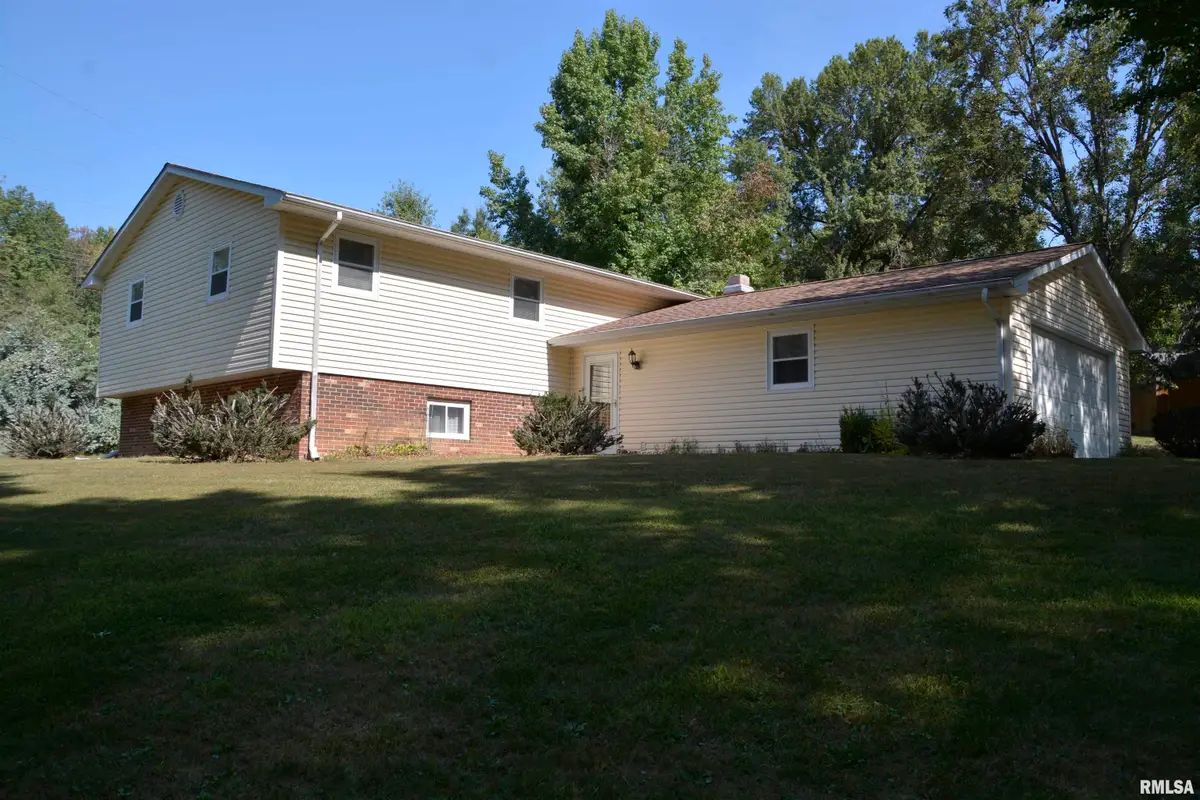 13 Woodland Lane, Macomb, IL 61455 - Image #1