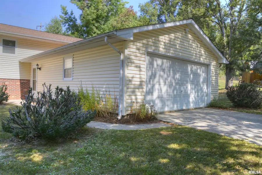 13 Woodland Lane, Macomb, IL 61455 - Image #2