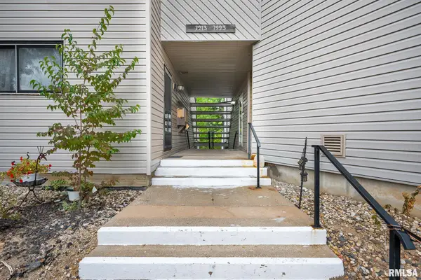 7223 N Lakeside Court #12, Peoria, IL 61614