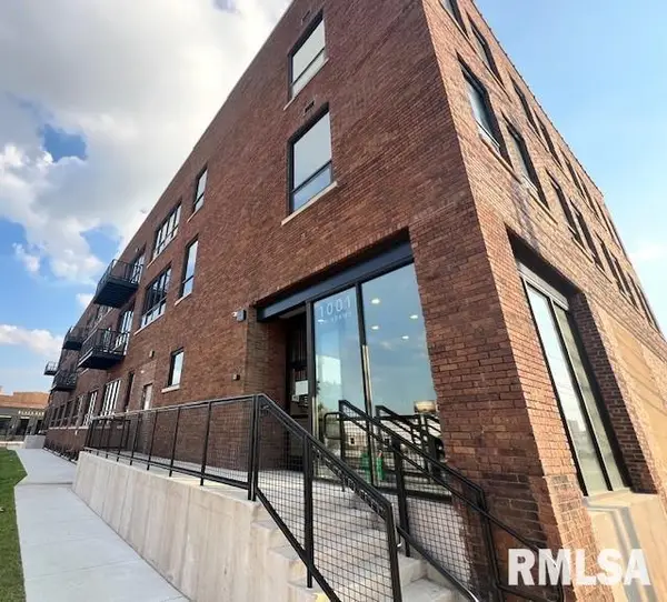 1001 SW Adams Street #208, Peoria, IL 61602