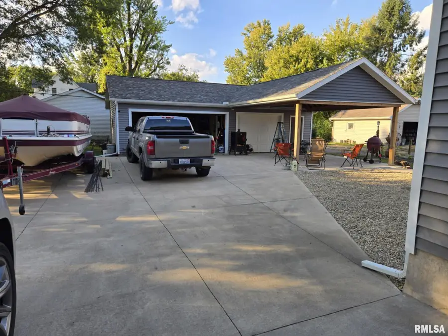 238 W Vine Street, Canton, IL 61520-1748 - Image #2