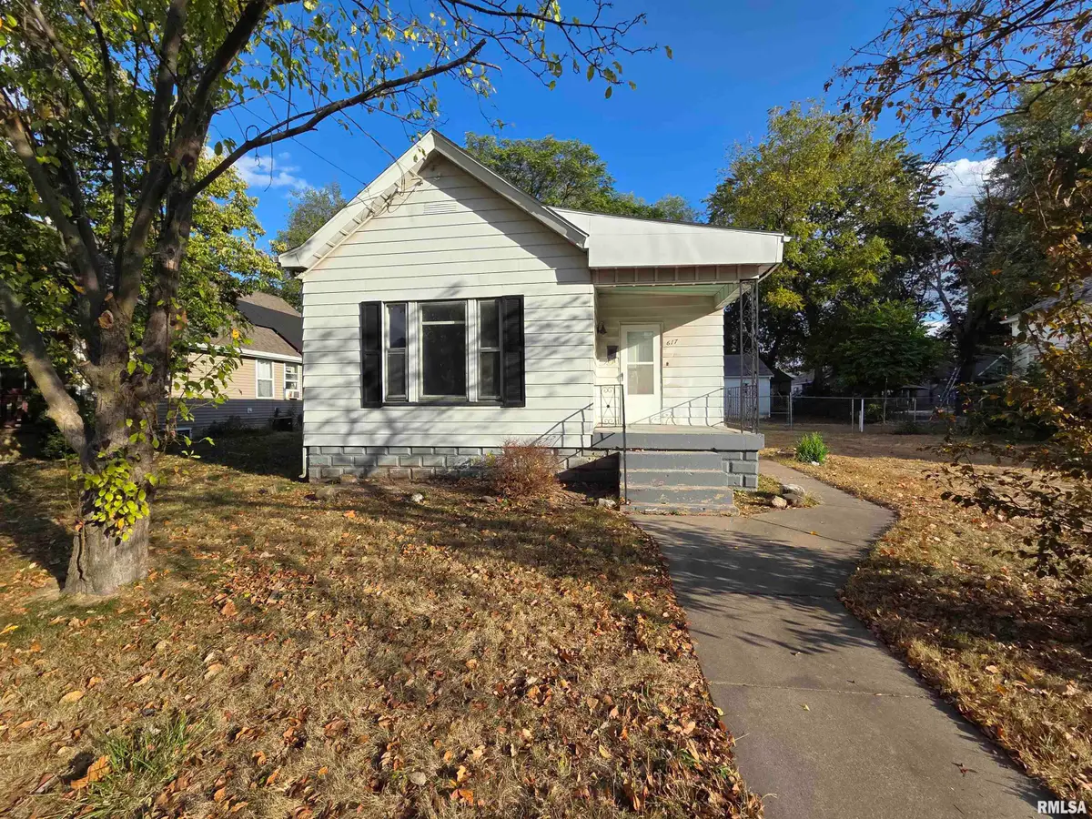617 W Hanssler Place, Peoria, IL 61604 - Image #1