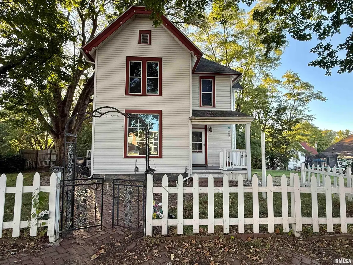 30 S Avenue B, Canton, IL 61520 - Image #1