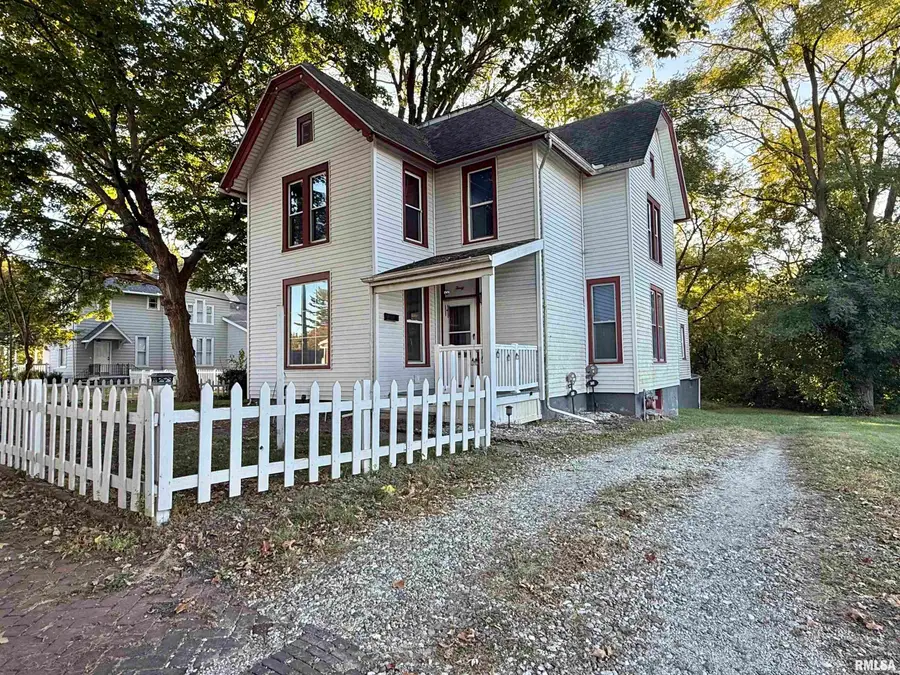 30 S Avenue B, Canton, IL 61520 - Image #2