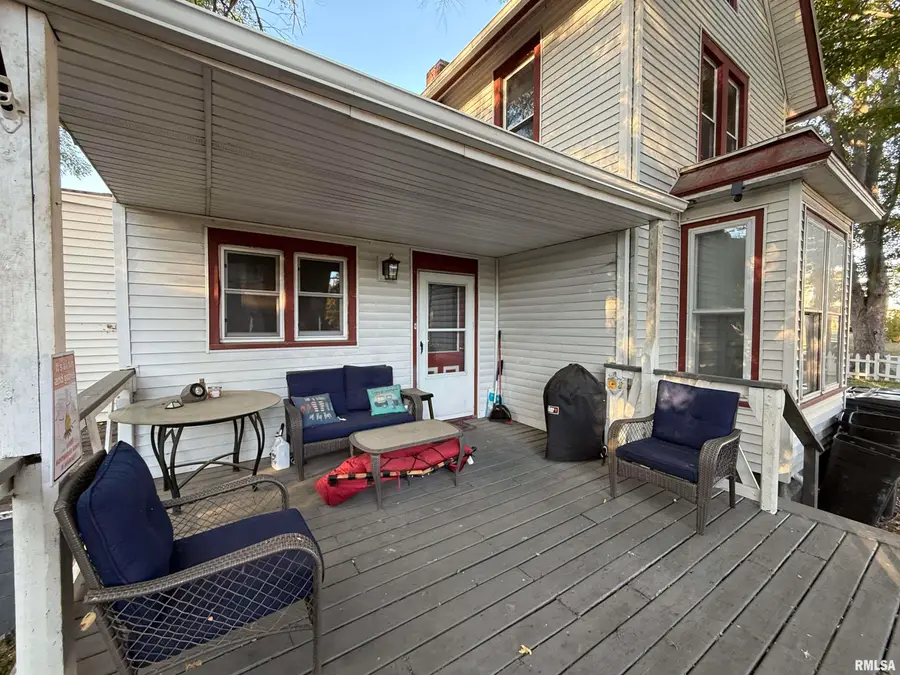 30 S Avenue B, Canton, IL 61520 - Image #3