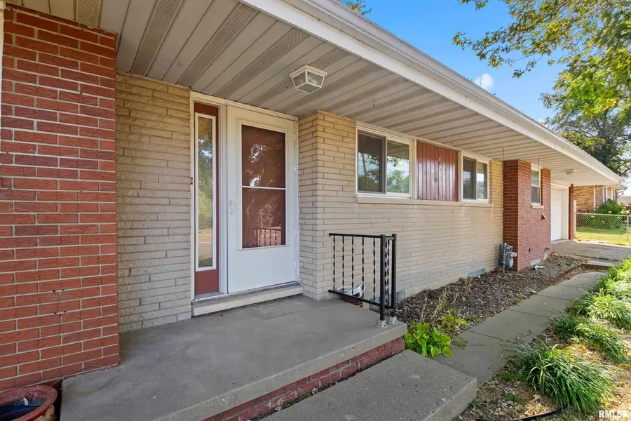 11 Sandalwood Lane, Bartonville, IL 61607 - Image #2