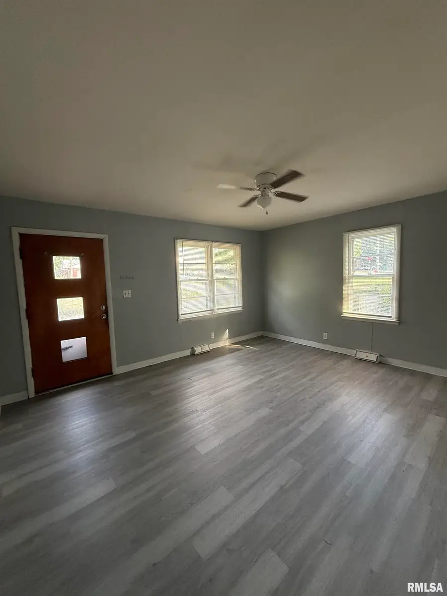 716 N Albert Street, Macomb, IL 61455 - Image #2